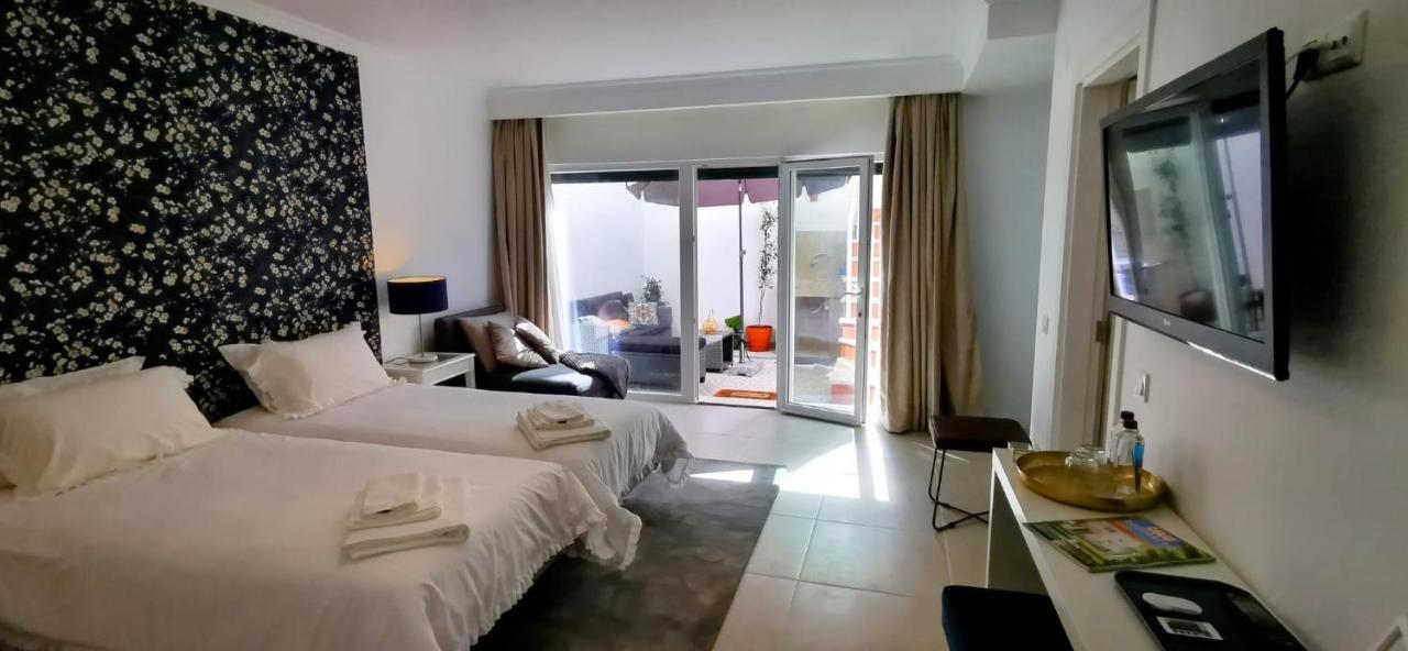 Quarto Duplo Com Kitchenette, Wc E Patio Privativo Appartement Corroios Buitenkant foto