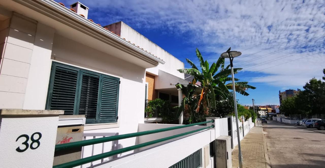 Quarto Duplo Com Kitchenette, Wc E Patio Privativo Appartement Corroios Buitenkant foto