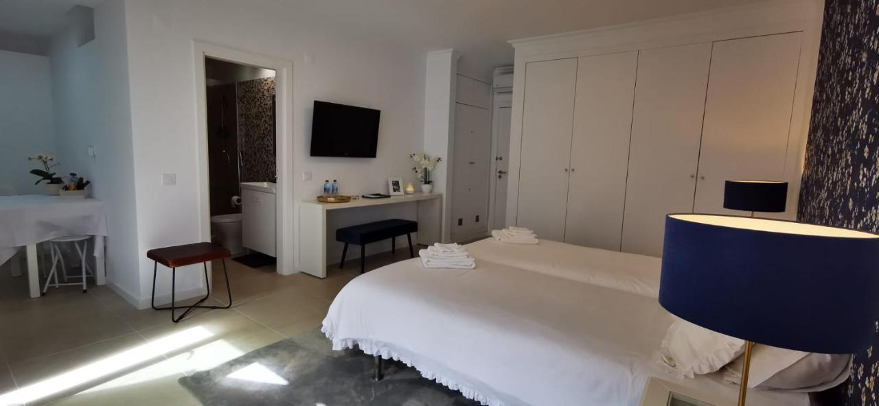 Quarto Duplo Com Kitchenette, Wc E Patio Privativo Appartement Corroios Buitenkant foto