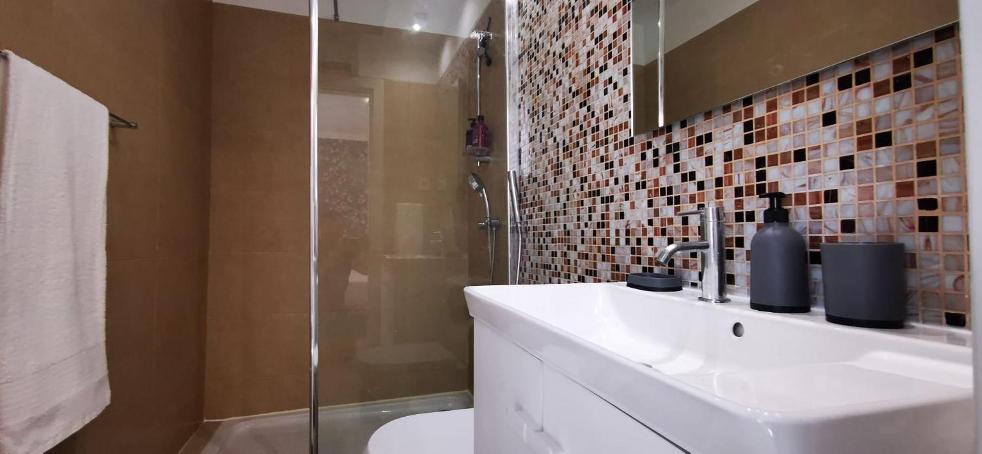 Quarto Duplo Com Kitchenette, Wc E Patio Privativo Appartement Corroios Buitenkant foto